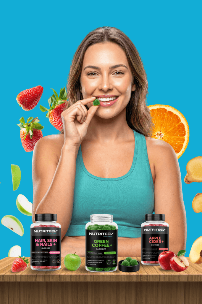 Mulher sorrindo com suplementos Nutriteev